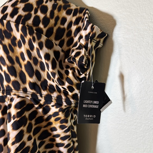 Torrid size 4DD/F Underwire Twist Front Tankini swim top - Picture 7 of 11